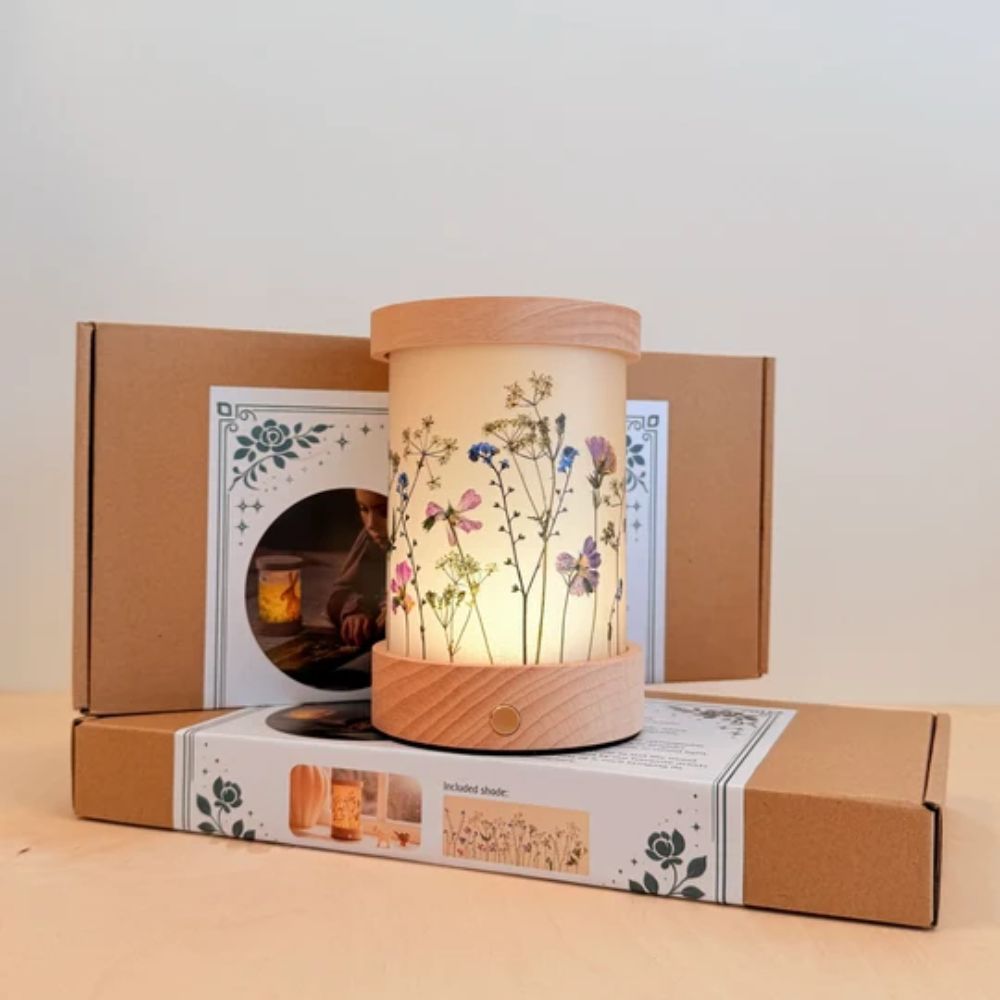 Lanterne et son abat-jour floral